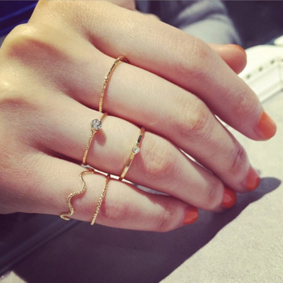 Jewelry - NEW gold 5pc ring set
